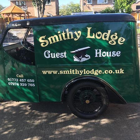 Smithy Lodge Guest House Leyland Exteriör bild